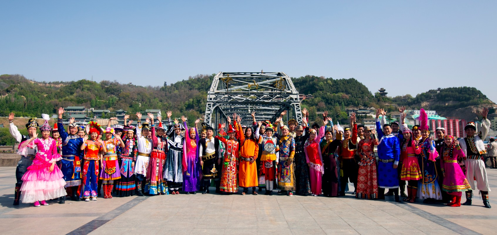 甘肃民族出版社是一家致力于推动民族文化发展与传播的专业出版机构。它成立于1985年， 位于中国甘肃省兰州市，是甘肃省重要的民族类出版单位之一。作为一家专注于民族文化的出版社， 其主要任务是编辑、 版和发行与少数民族文化、语言、历史、艺术等领域相关的书籍、教材和其他出版物。